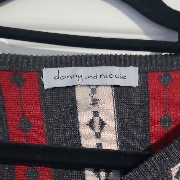 Elegant Black and Red Patterned Sweater Dress - Picture 2 of 2